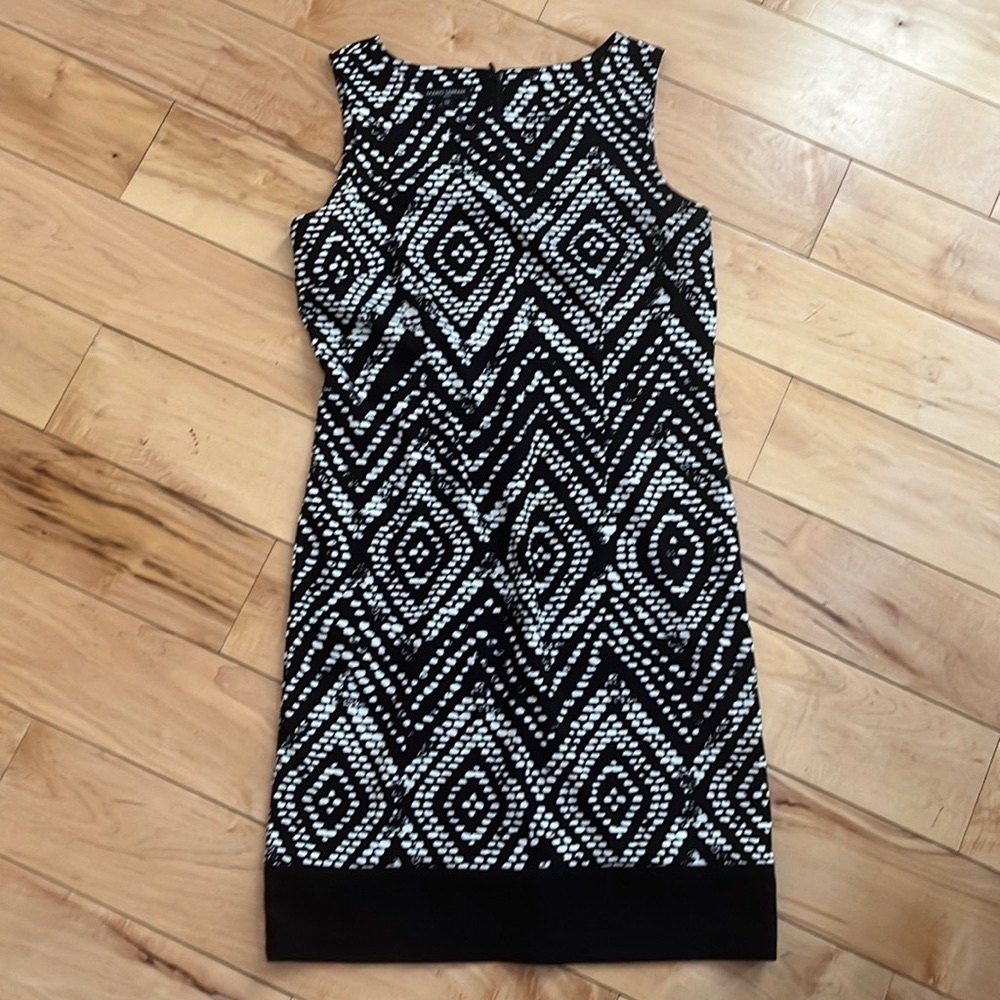 Black & White shift dress size 10